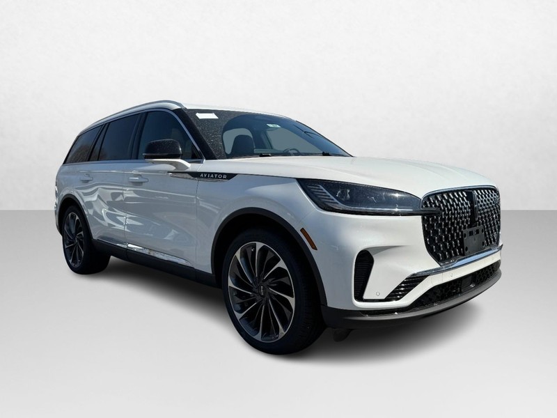 Lincoln Aviator Vehicle Full-screen Gallery Image 03