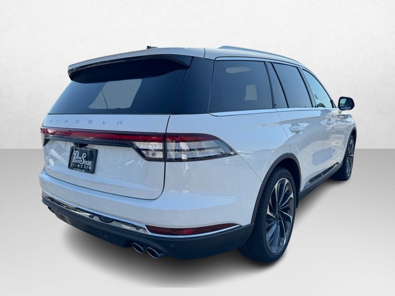 Lincoln Aviator Vehicle Full-screen Gallery Image 05
