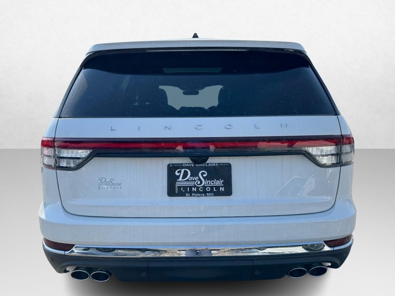 Lincoln Aviator Vehicle Full-screen Gallery Image 06