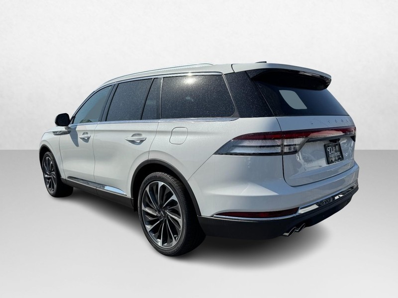 Lincoln Aviator Vehicle Full-screen Gallery Image 07