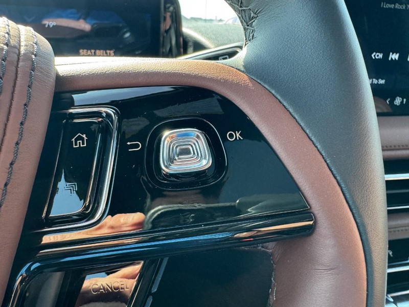 Lincoln Aviator Vehicle Full-screen Gallery Image 17