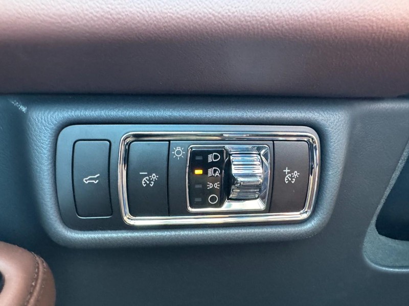 Lincoln Aviator Vehicle Full-screen Gallery Image 20