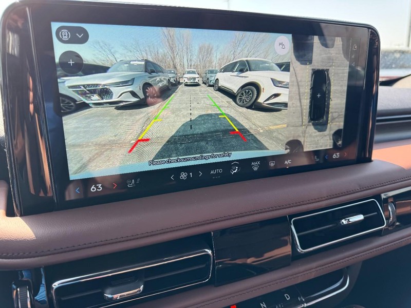 Lincoln Aviator Vehicle Full-screen Gallery Image 22