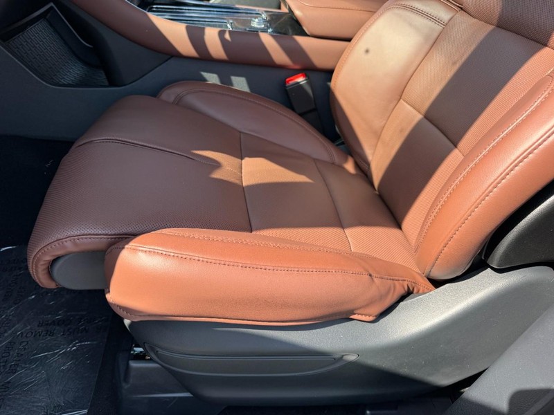 Lincoln Aviator Vehicle Full-screen Gallery Image 24