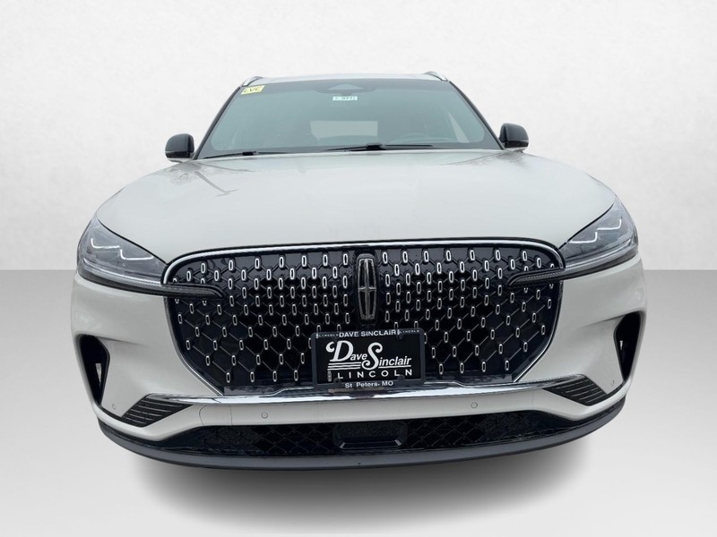 Lincoln Aviator Vehicle Full-screen Gallery Image 02