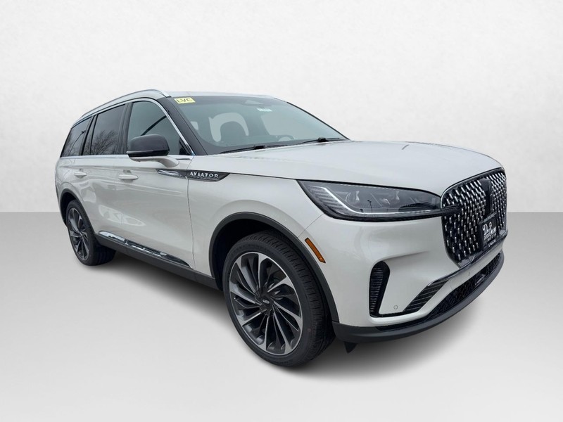 Lincoln Aviator Vehicle Full-screen Gallery Image 03