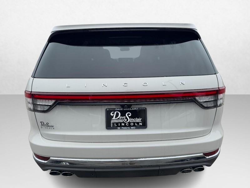 Lincoln Aviator Vehicle Full-screen Gallery Image 06