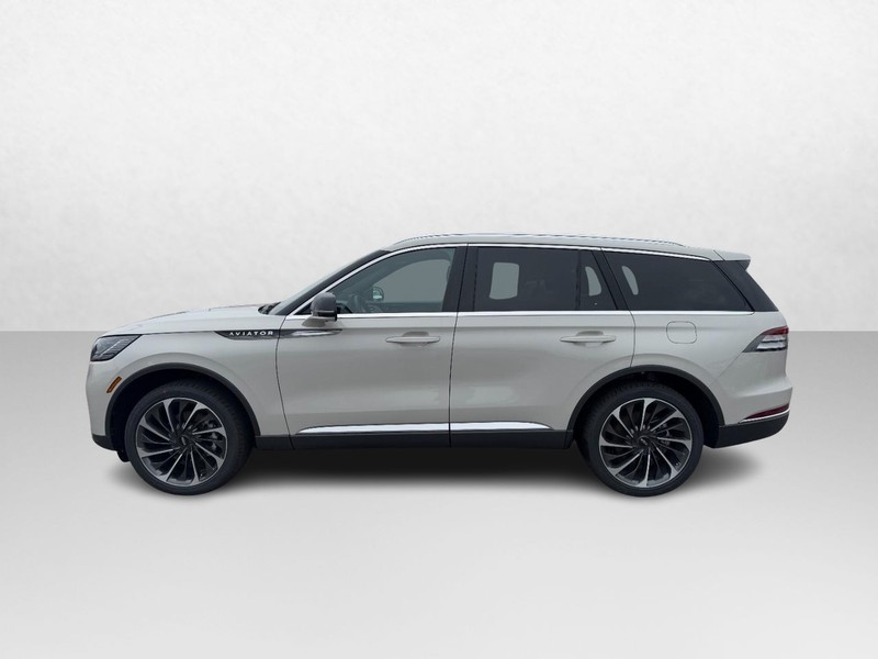 Lincoln Aviator Vehicle Full-screen Gallery Image 08