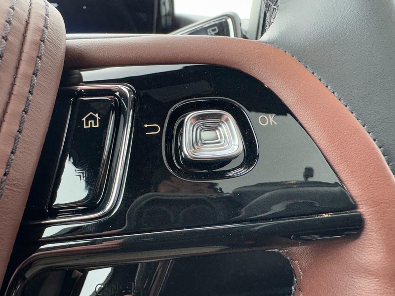 Lincoln Aviator Vehicle Full-screen Gallery Image 19