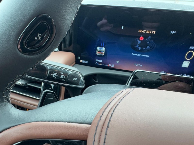 Lincoln Aviator Vehicle Full-screen Gallery Image 20