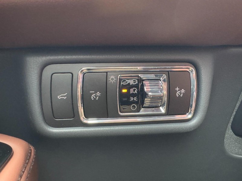 Lincoln Aviator Vehicle Full-screen Gallery Image 22