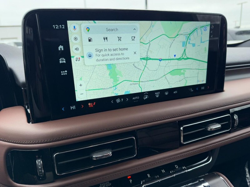 Lincoln Aviator Vehicle Full-screen Gallery Image 23