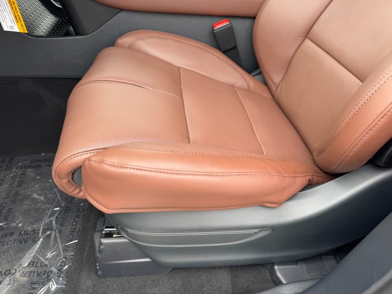 Lincoln Aviator Vehicle Full-screen Gallery Image 26