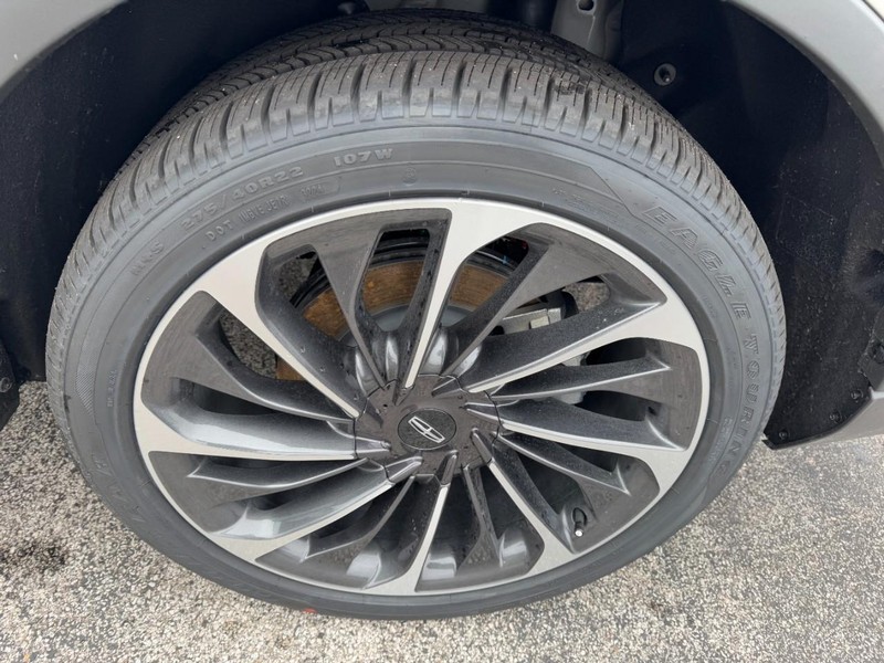 Lincoln Aviator Vehicle Full-screen Gallery Image 27