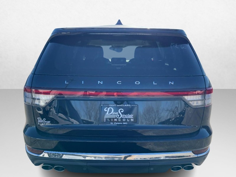 Lincoln Aviator Vehicle Full-screen Gallery Image 06