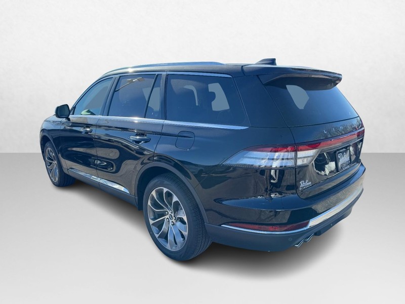 Lincoln Aviator Vehicle Full-screen Gallery Image 07