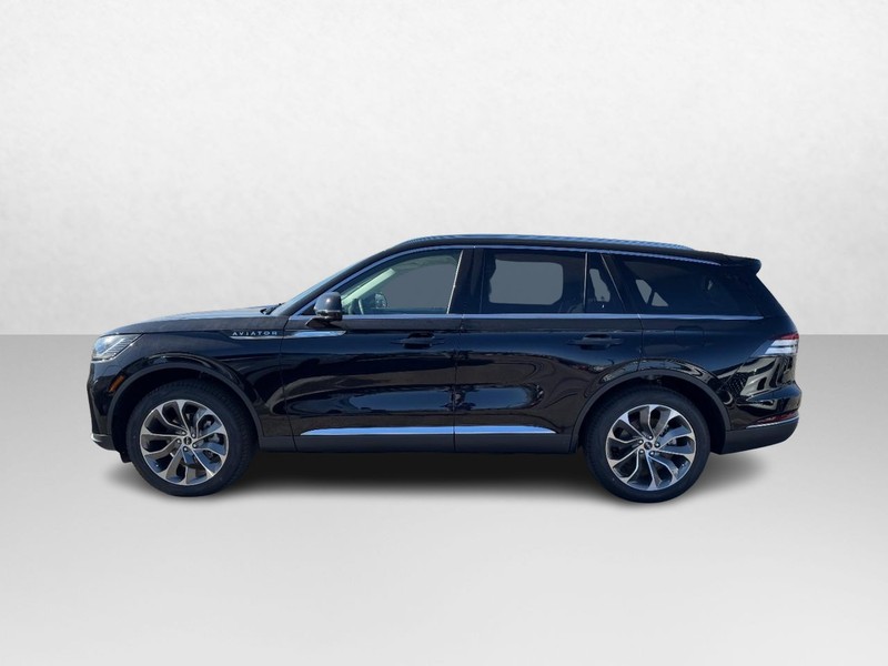 Lincoln Aviator Vehicle Full-screen Gallery Image 08