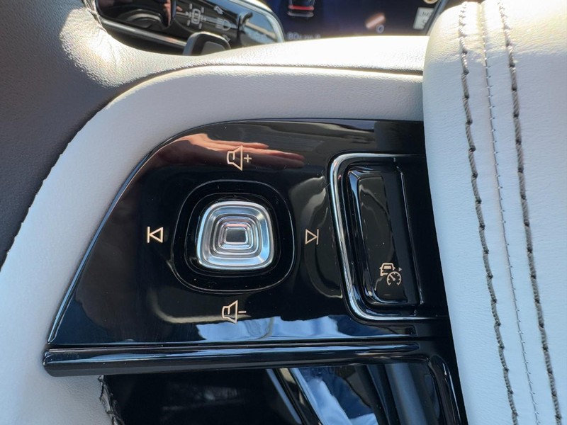 Lincoln Aviator Vehicle Full-screen Gallery Image 18