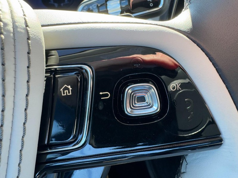 Lincoln Aviator Vehicle Full-screen Gallery Image 19