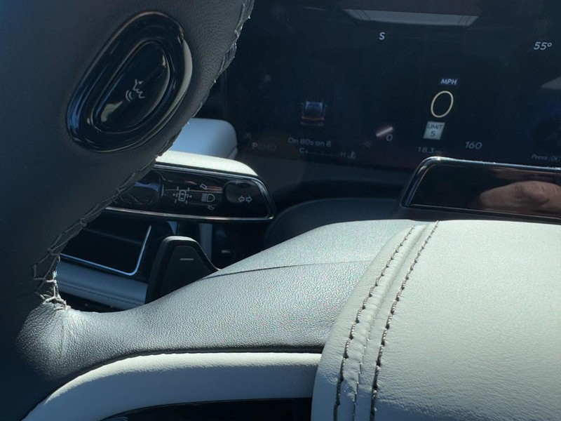 Lincoln Aviator Vehicle Full-screen Gallery Image 20