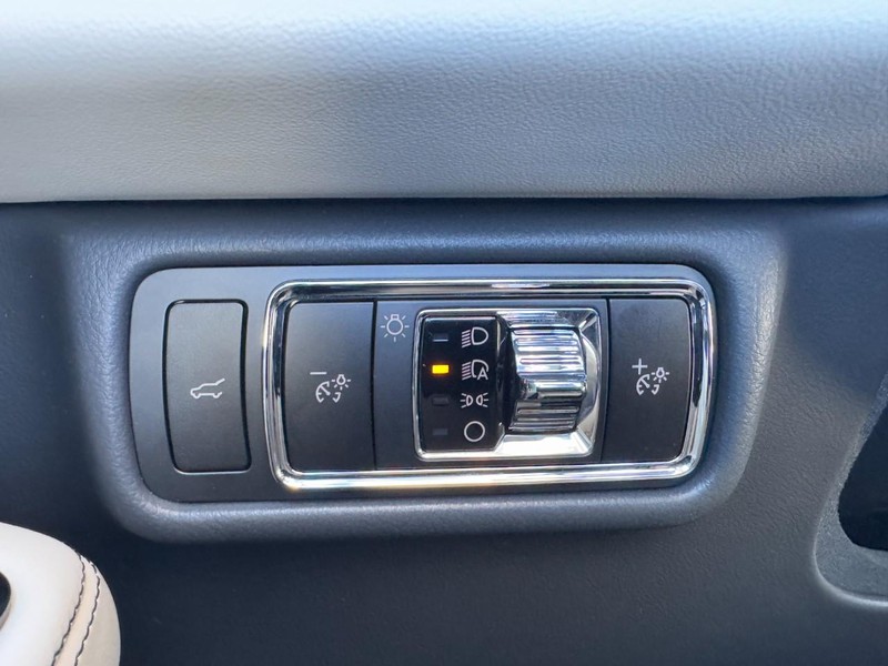 Lincoln Aviator Vehicle Full-screen Gallery Image 22