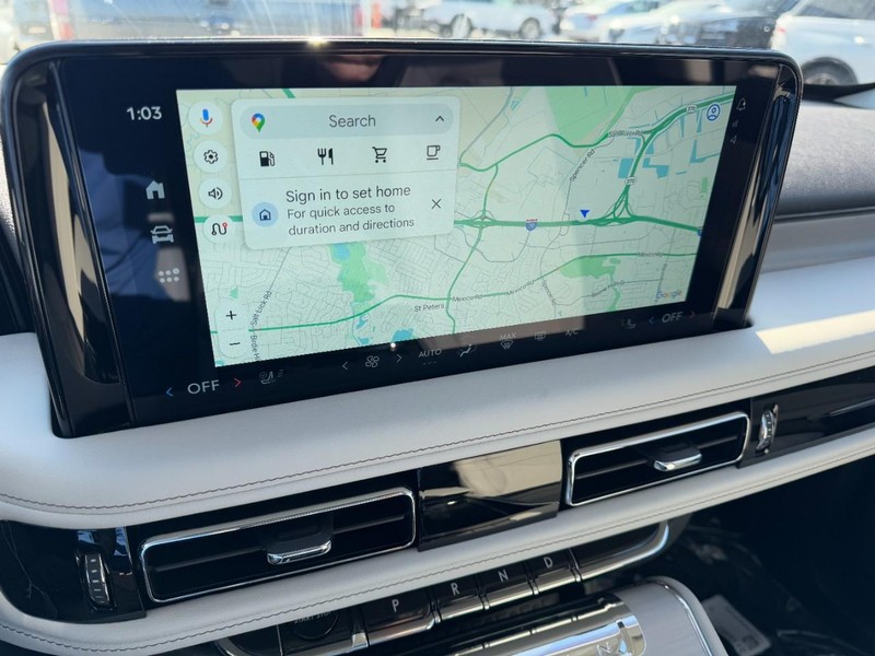 Lincoln Aviator Vehicle Full-screen Gallery Image 23