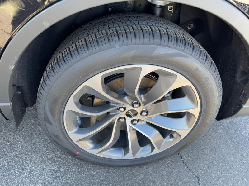 Lincoln Aviator Vehicle Full-screen Gallery Image 26