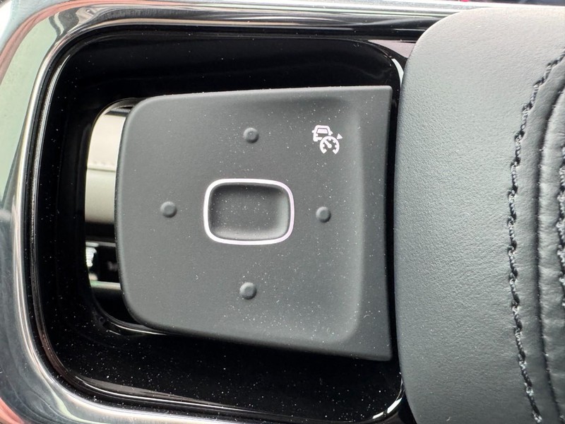 Lincoln Nautilus Vehicle Full-screen Gallery Image 18