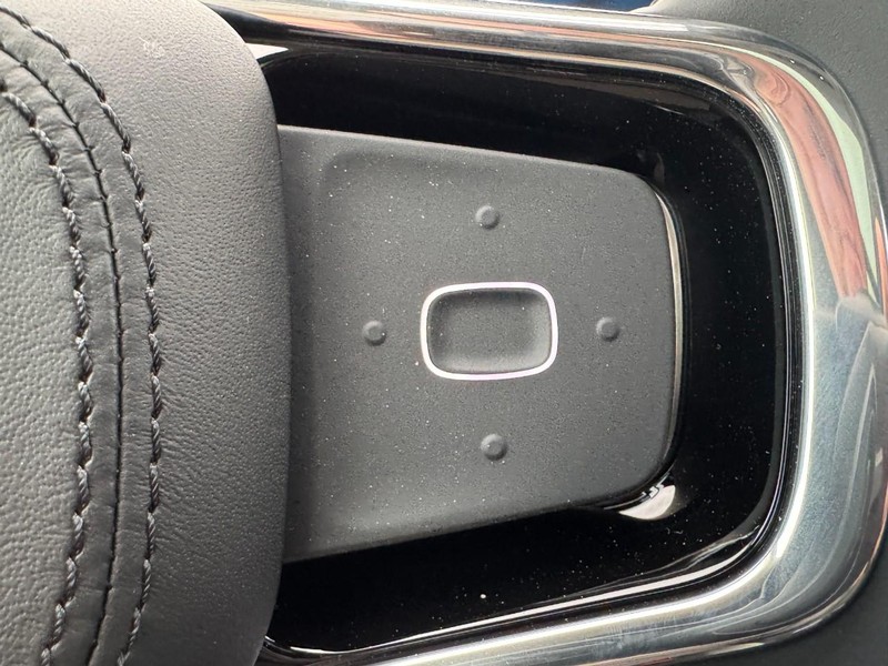 Lincoln Nautilus Vehicle Full-screen Gallery Image 19