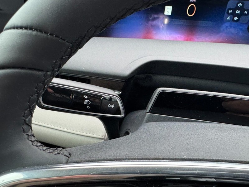Lincoln Nautilus Vehicle Full-screen Gallery Image 20