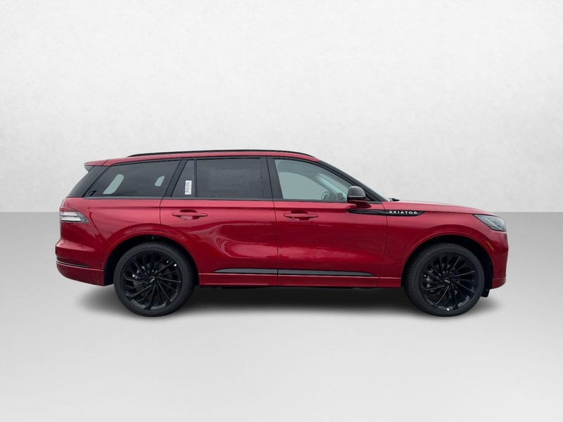 Lincoln Aviator Vehicle Full-screen Gallery Image 04