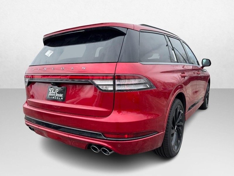 Lincoln Aviator Vehicle Full-screen Gallery Image 05