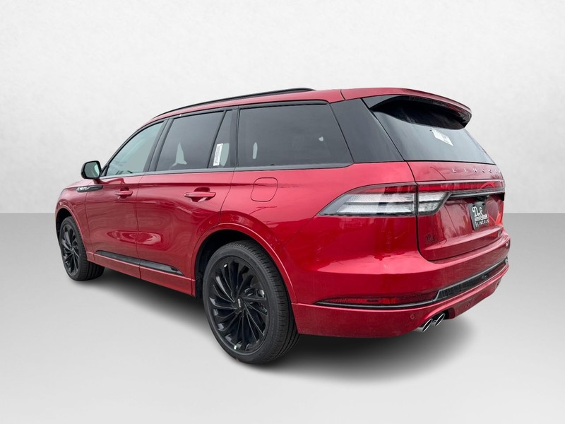 Lincoln Aviator Vehicle Full-screen Gallery Image 07