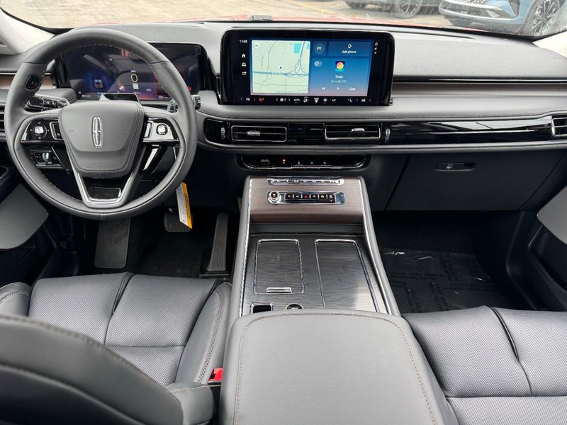 Lincoln Aviator Vehicle Full-screen Gallery Image 09
