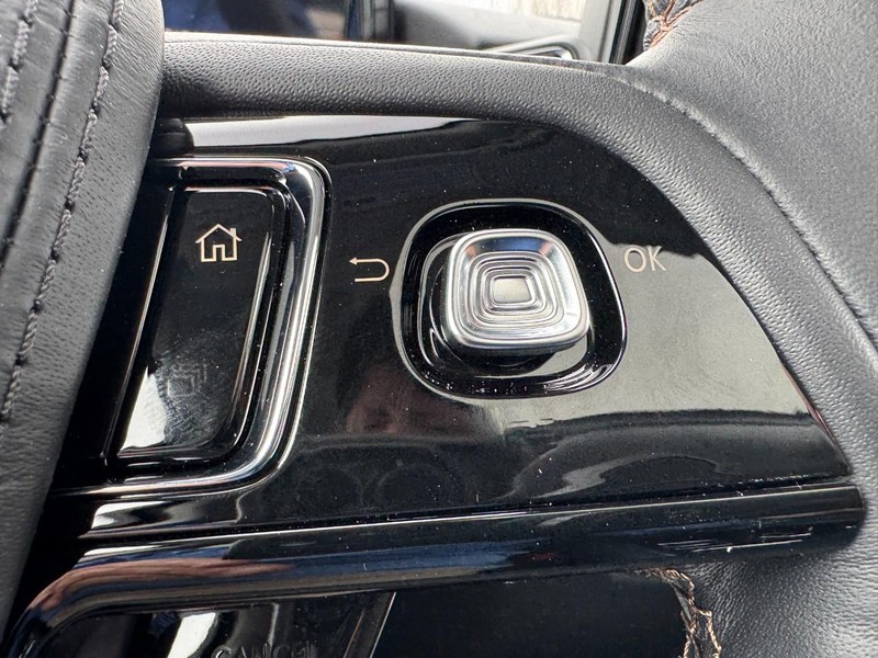 Lincoln Aviator Vehicle Full-screen Gallery Image 19