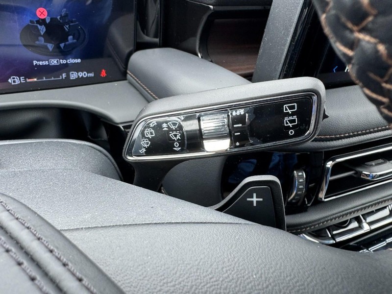 Lincoln Aviator Vehicle Full-screen Gallery Image 21