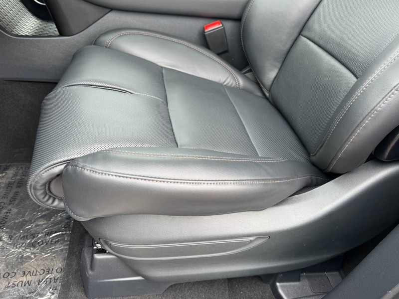 Lincoln Aviator Vehicle Full-screen Gallery Image 26