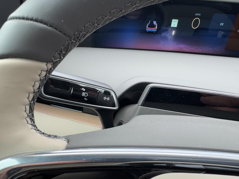 Lincoln Nautilus Vehicle Full-screen Gallery Image 20