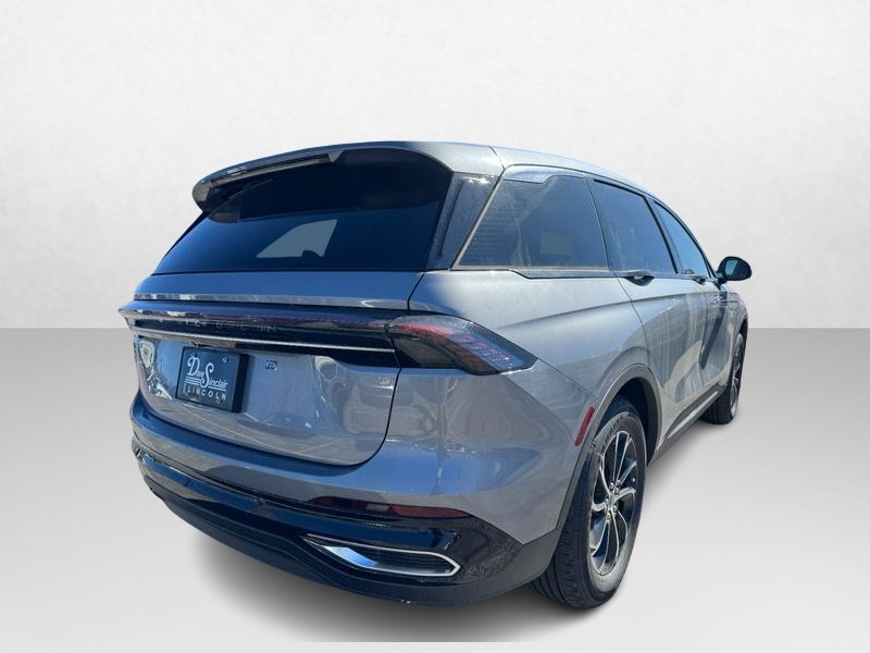 Lincoln Nautilus Vehicle Full-screen Gallery Image 05