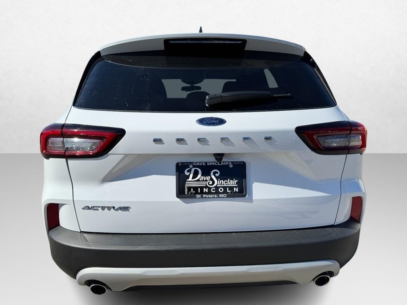 Ford Escape Vehicle Full-screen Gallery Image 06