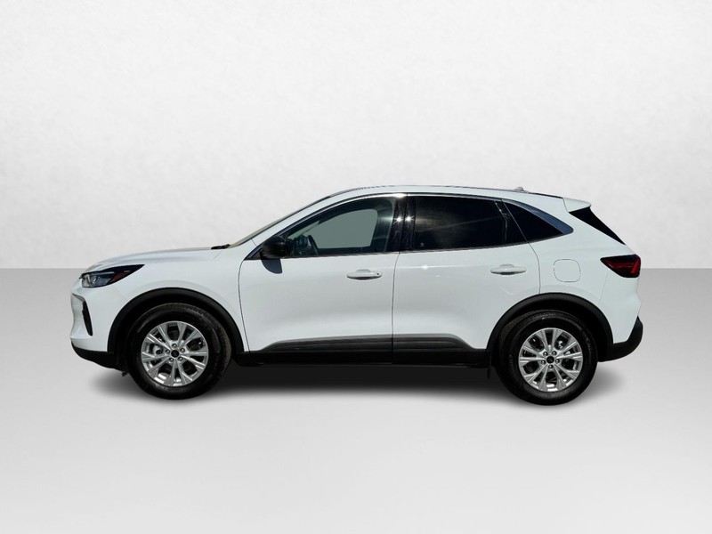 Ford Escape Vehicle Full-screen Gallery Image 08