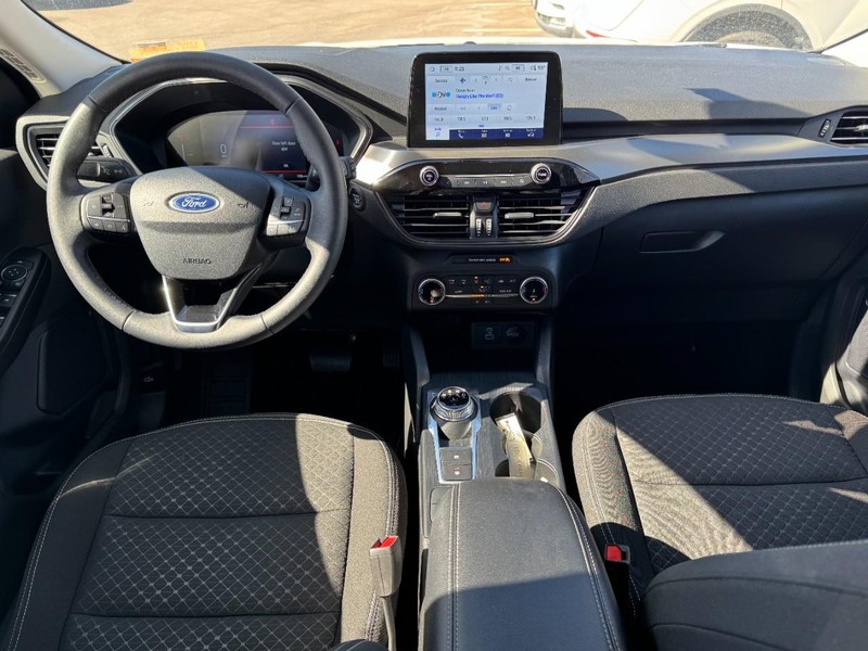 Ford Escape Vehicle Full-screen Gallery Image 09