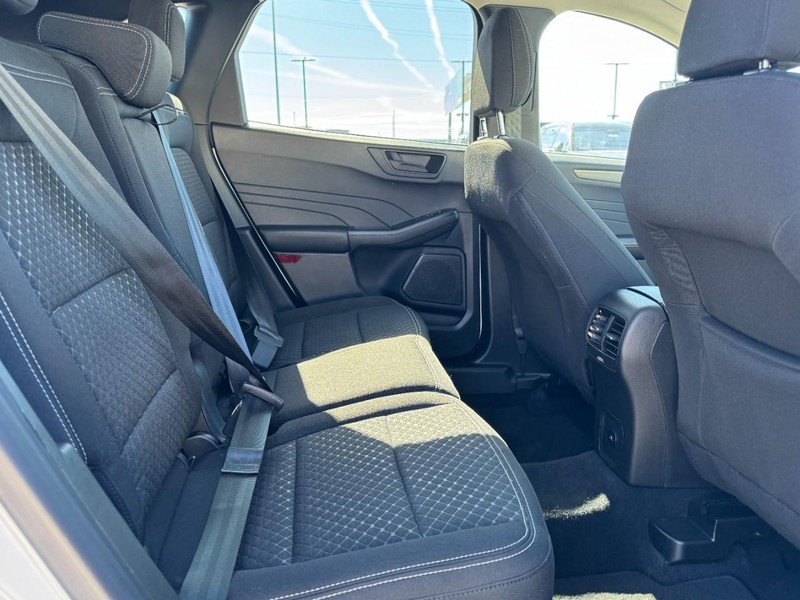 Ford Escape Vehicle Full-screen Gallery Image 13