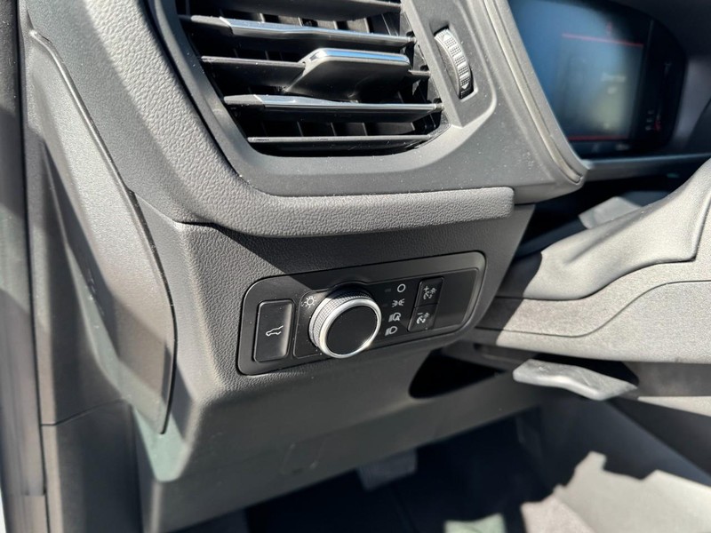Ford Escape Vehicle Full-screen Gallery Image 14