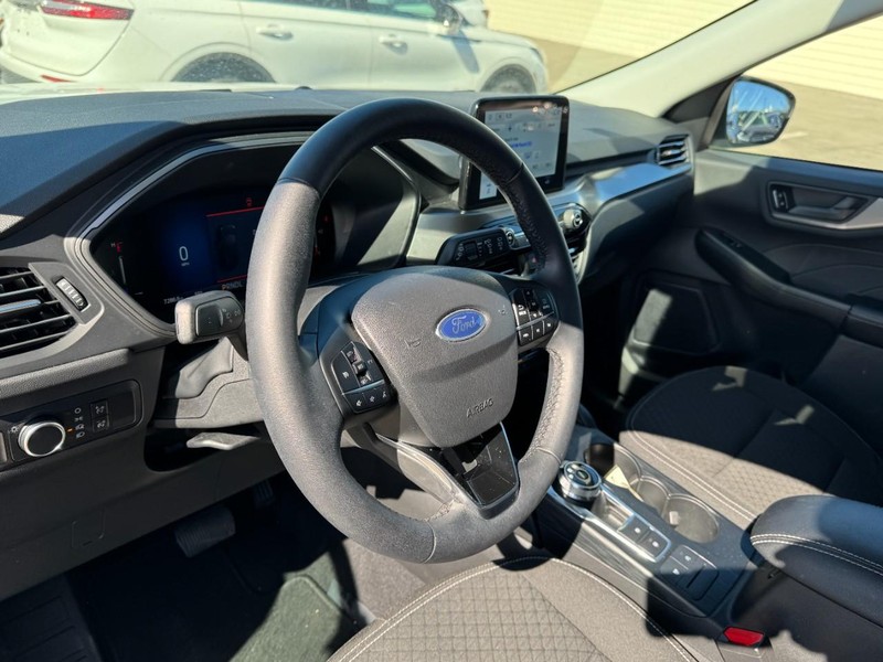 Ford Escape Vehicle Full-screen Gallery Image 15