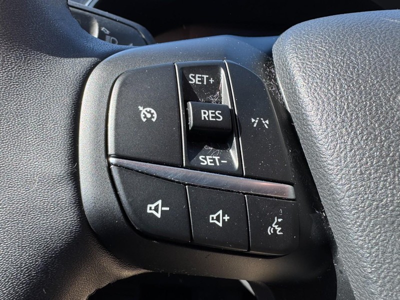 Ford Escape Vehicle Full-screen Gallery Image 18