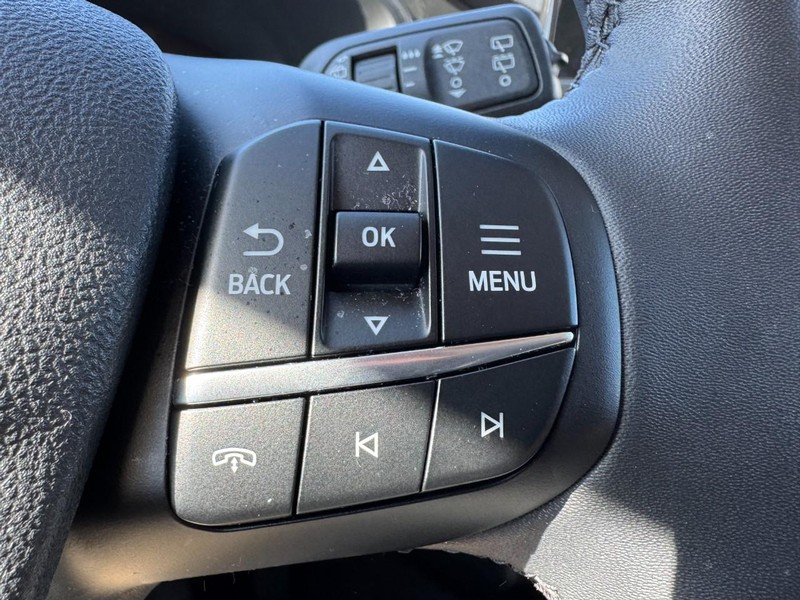 Ford Escape Vehicle Full-screen Gallery Image 19