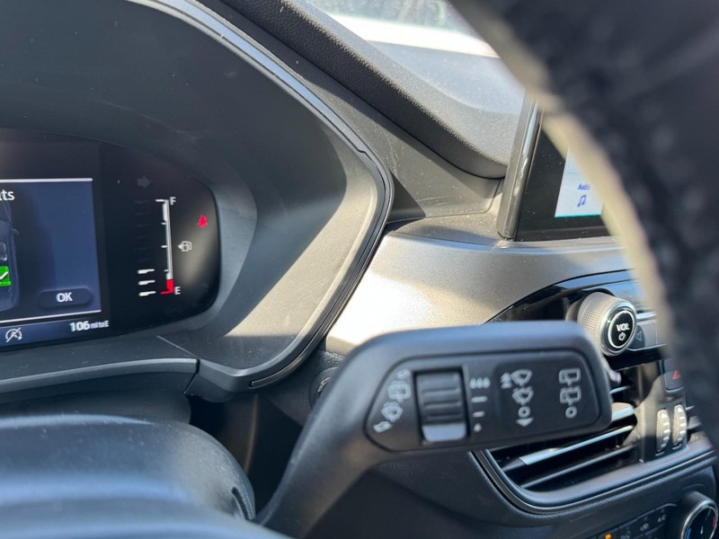 Ford Escape Vehicle Full-screen Gallery Image 21