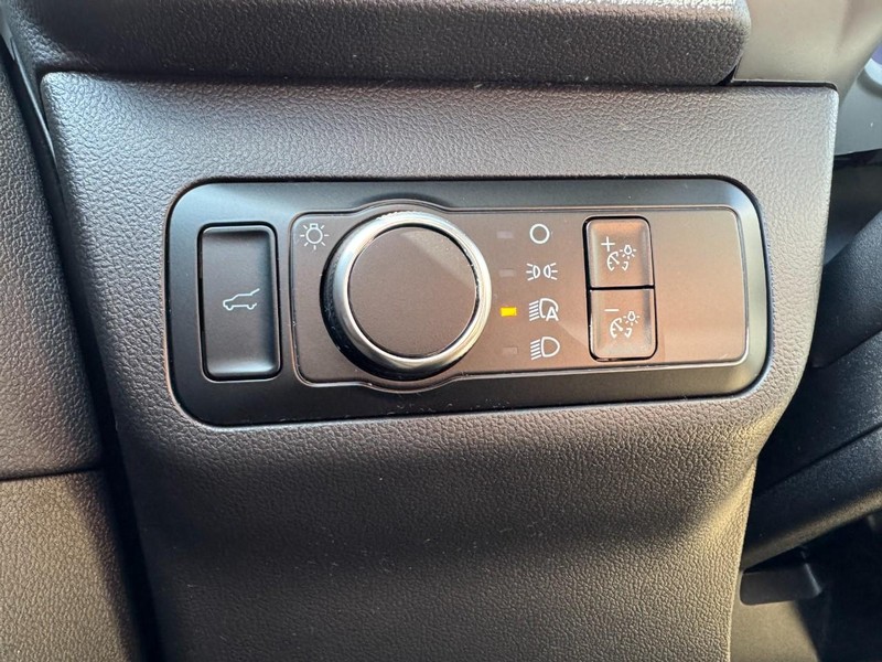 Ford Escape Vehicle Full-screen Gallery Image 22