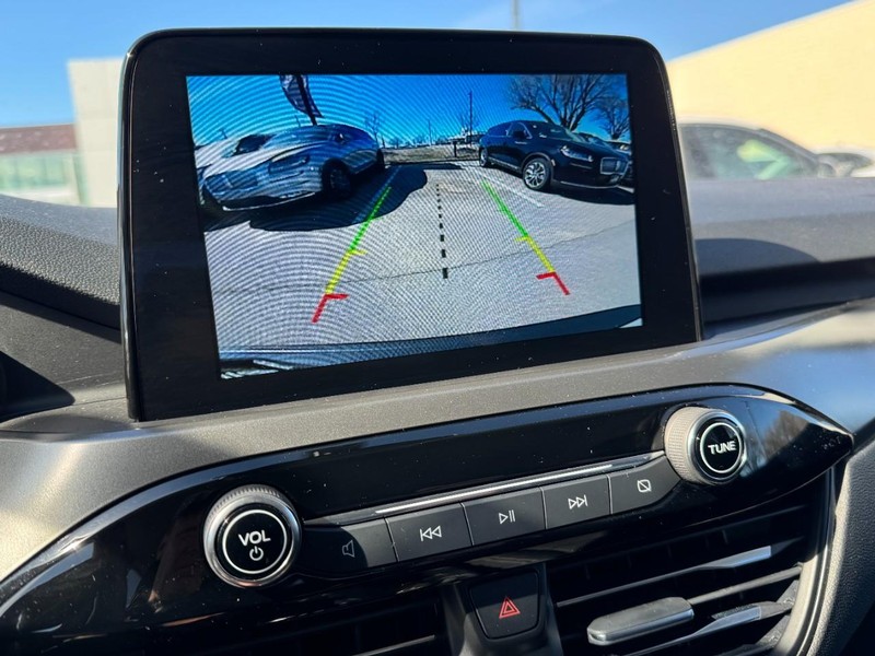 Ford Escape Vehicle Full-screen Gallery Image 24